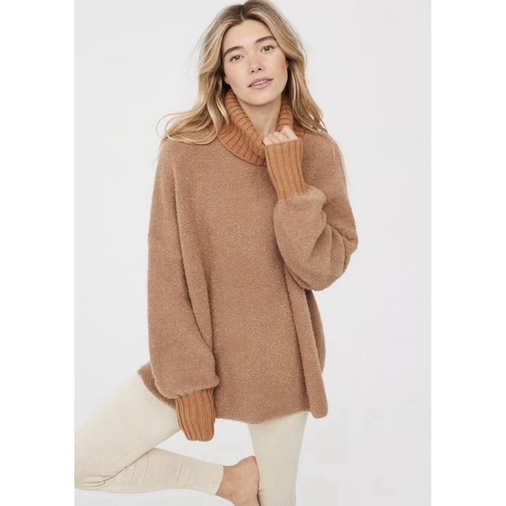 Aerie Offline Oversized Boucle Turtleneck Sweater M| Cozyโ Tan Camel Chunky Knit